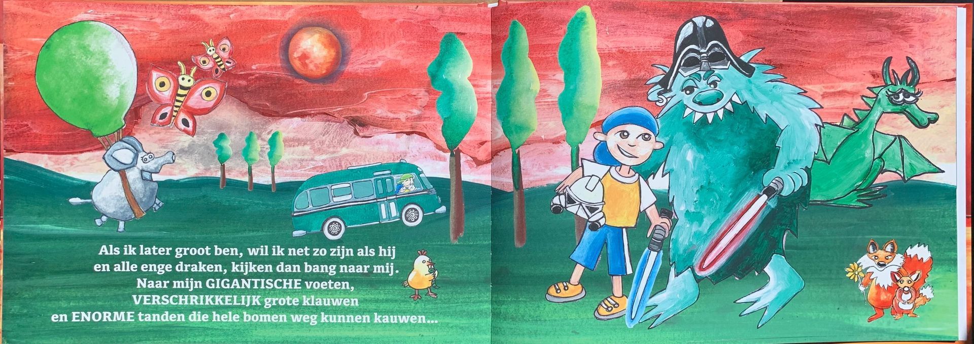 Een stripverhaal in twee panelen: kinderen en bomen in een kleurrijk park met een rode lucht en een grote groene ballon.