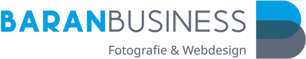 BARANBUSINESS-Logo mit blauer und grauer Schrift und dem Untertitel „Fotografie & Webdesign“