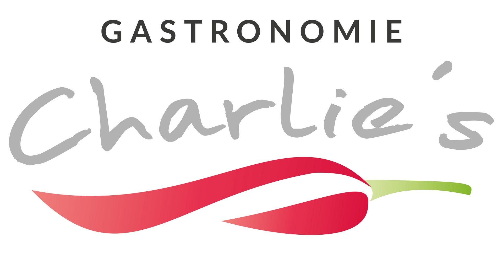 Das Logo von Gastronomie Charlie mit grauer Schreibschrift und rot-grünem Schwungdesign