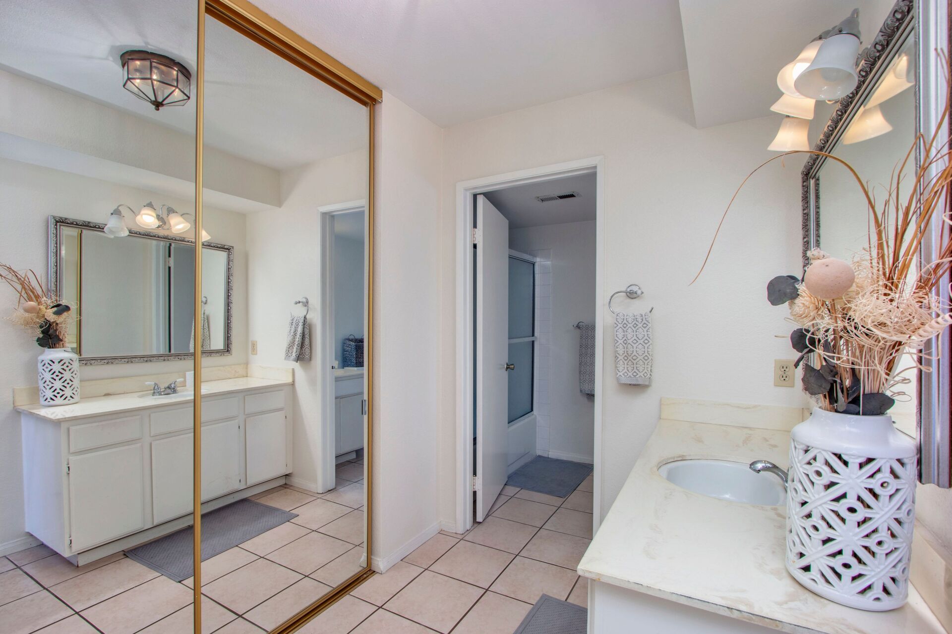 Bernardo Greens bathroom
