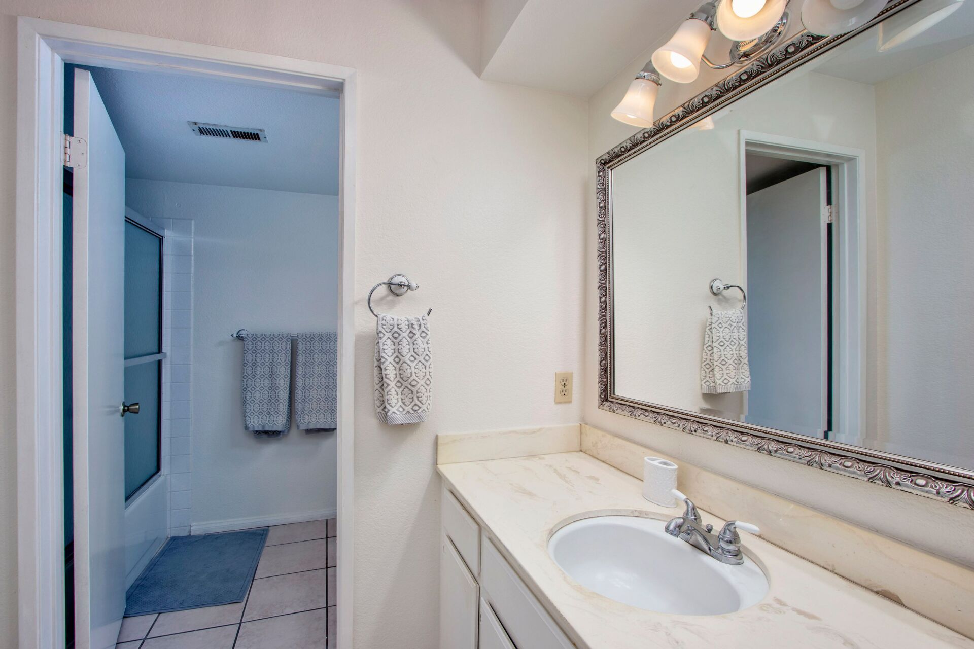 Bernardo Greens bathroom