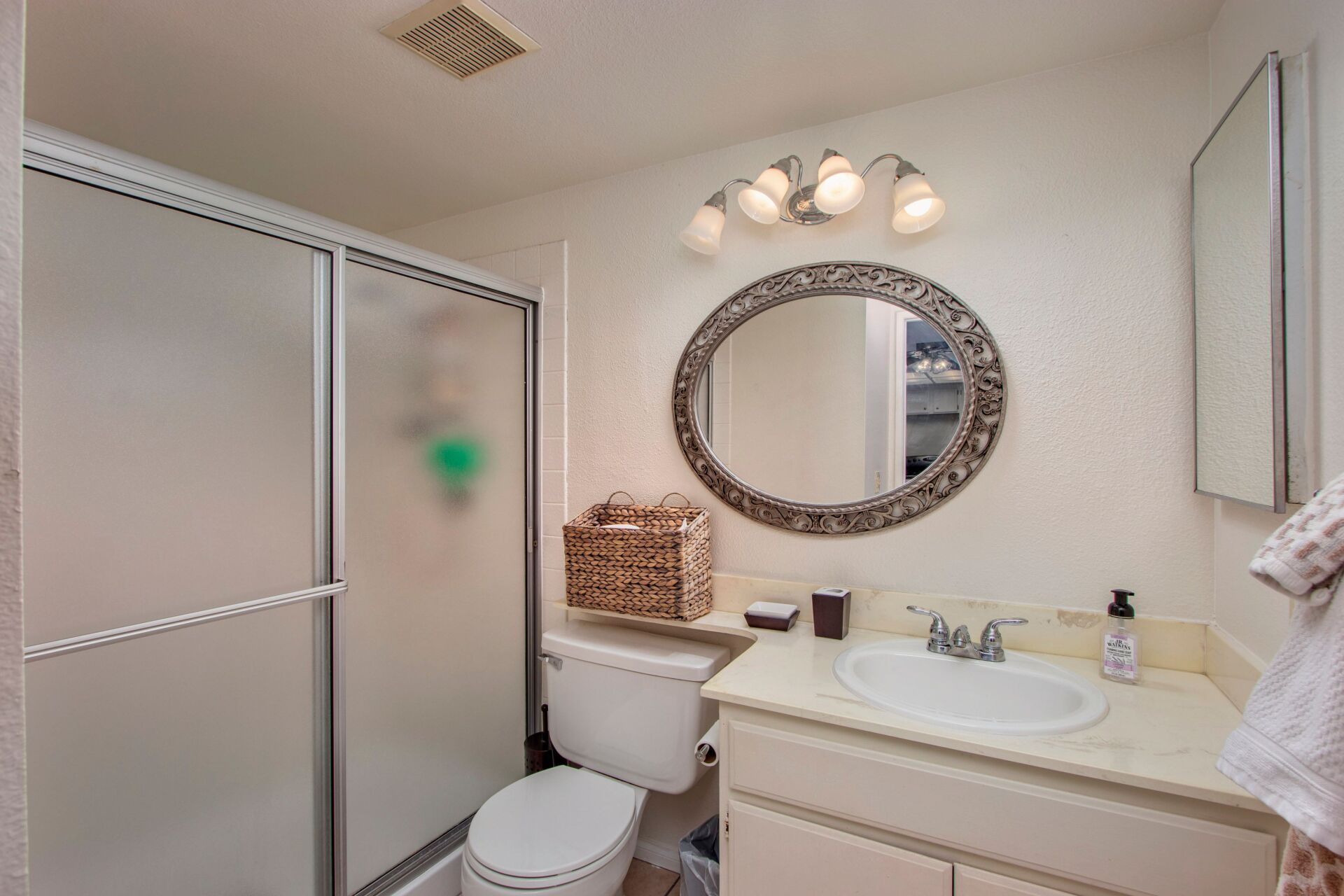 Bernardo Greens bathroom