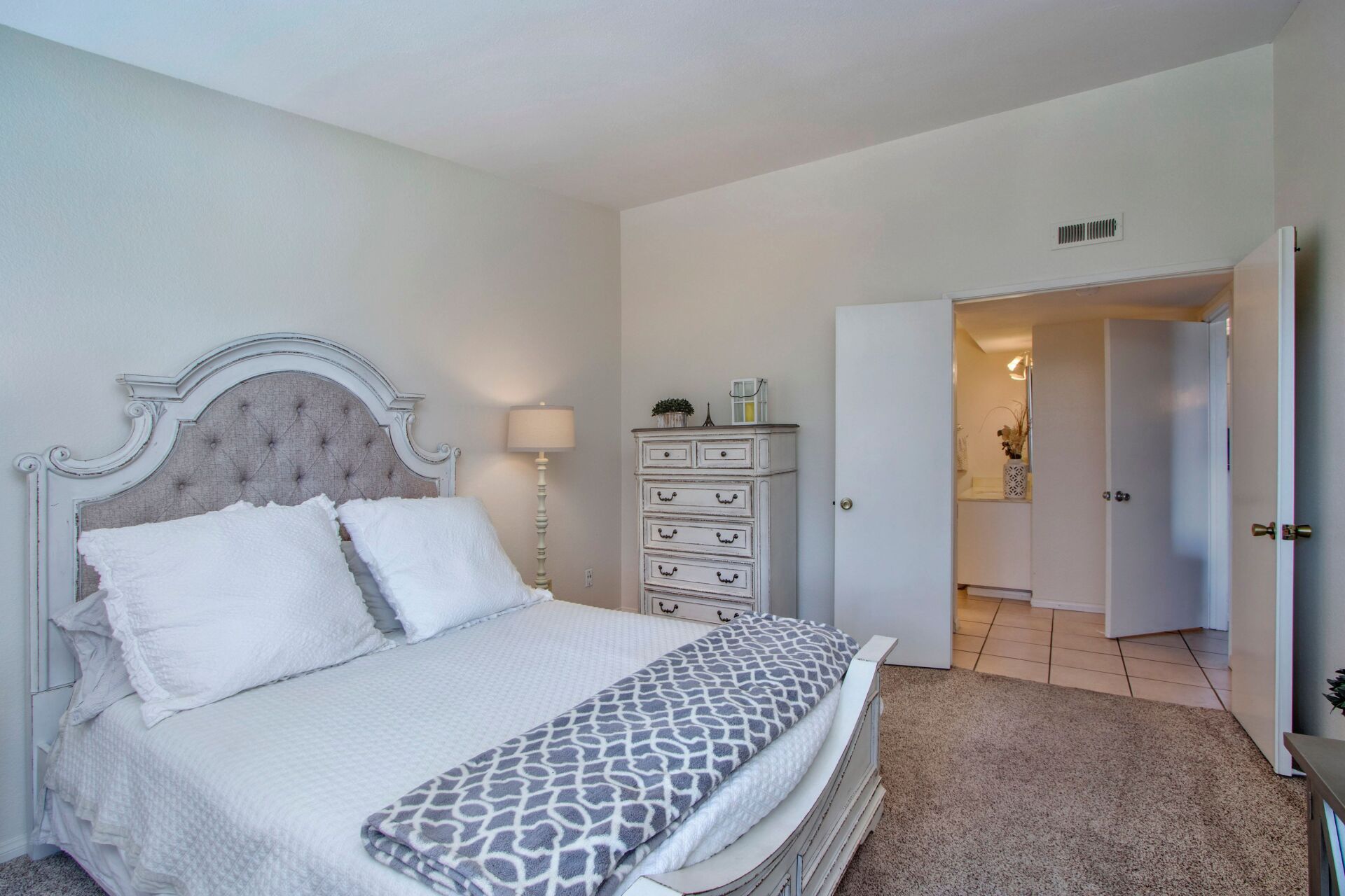 Bernardo Greens bedroom
