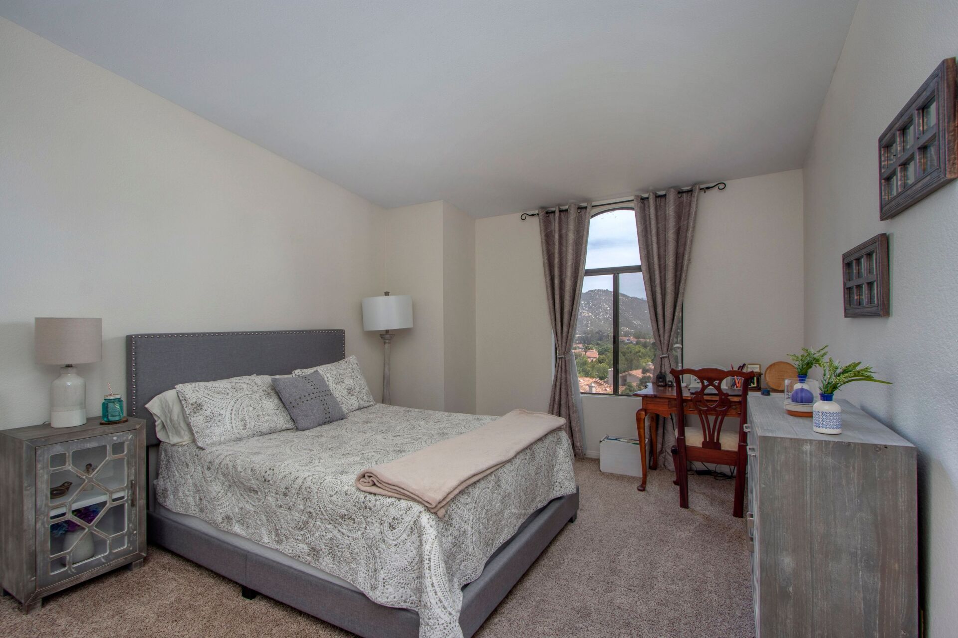 Bernardo Greens bedroom