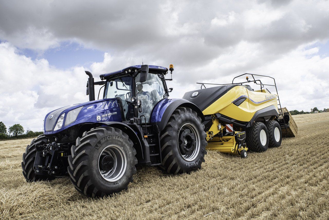 New Holland Schlepper, New Holland Ballenpresse
