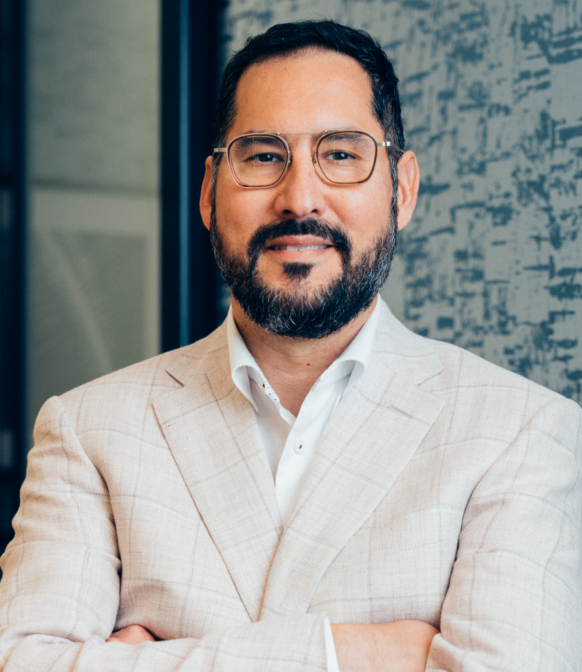 Dr Luis Macias