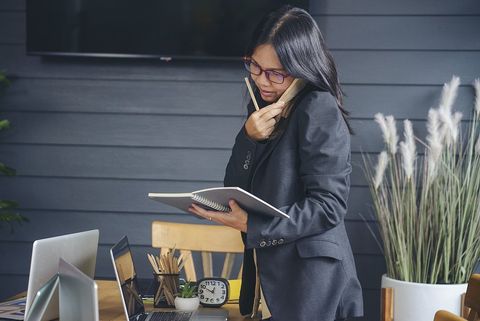 woman using her cellphone