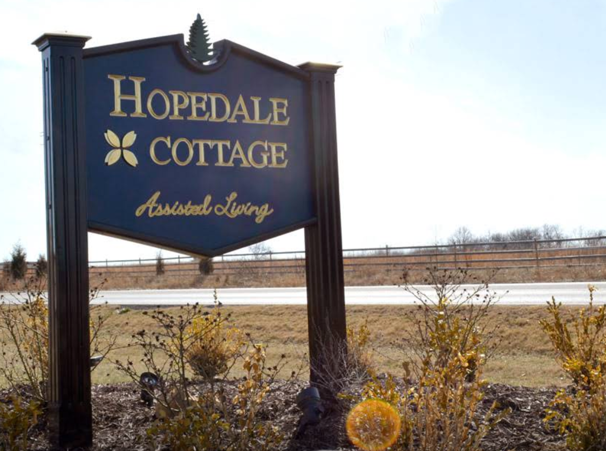 A sign that says hopedale cottage on it