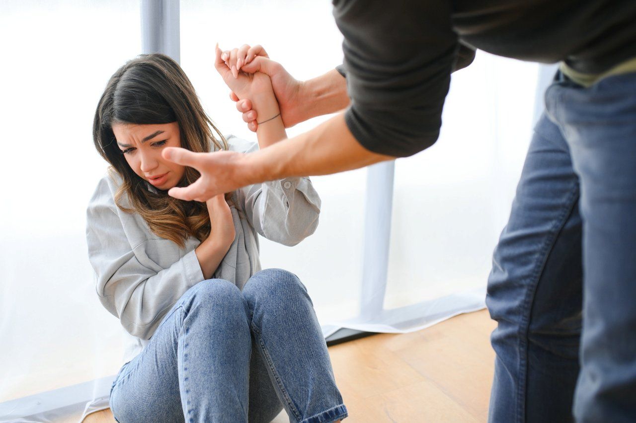 man physically abusing a woman