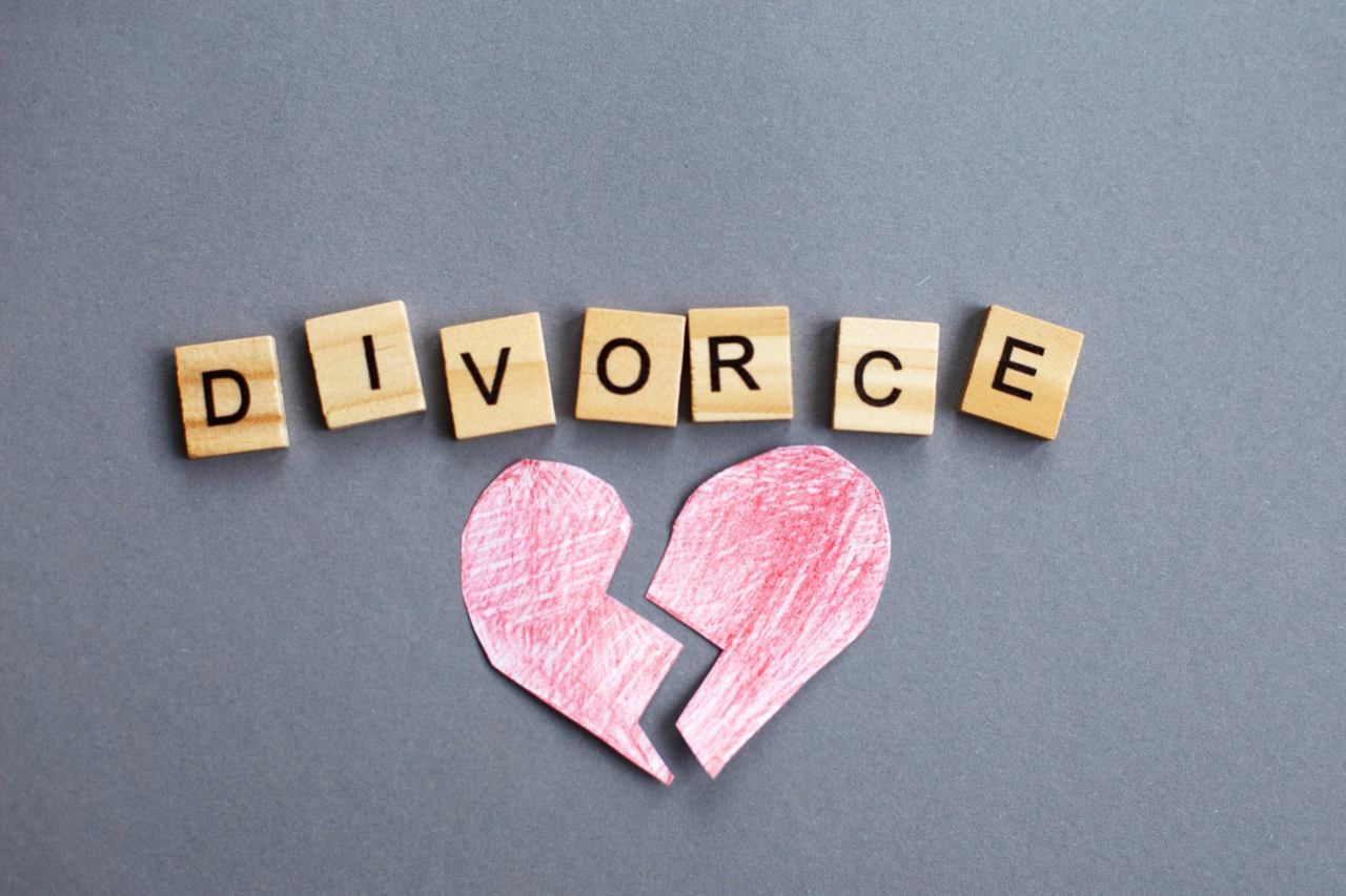 word divorce spelled on wooden blocks