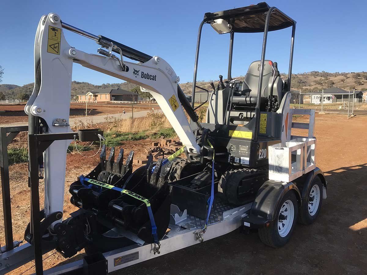 White Excavator - Plumber in East Tamworth, NSW