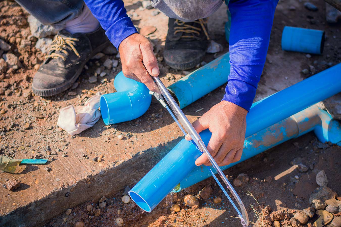 Plumber Cutting Pipe - Plumber in East Tamworth, NSW