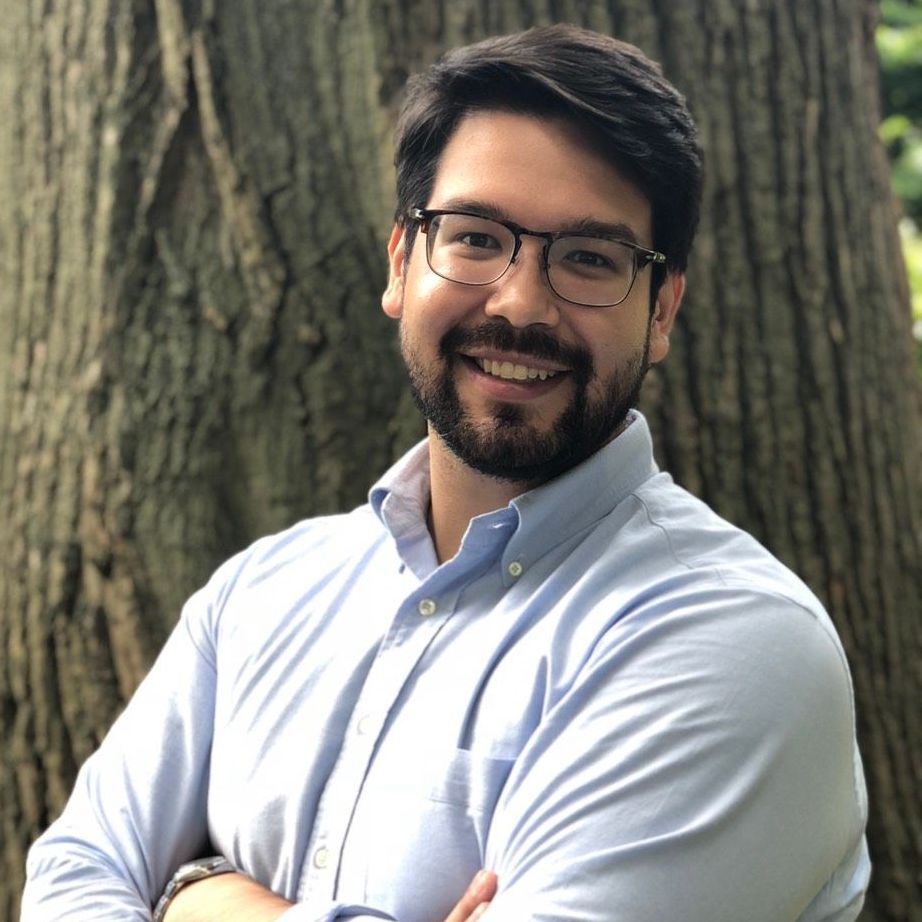 Headshot of Ian Lopez.