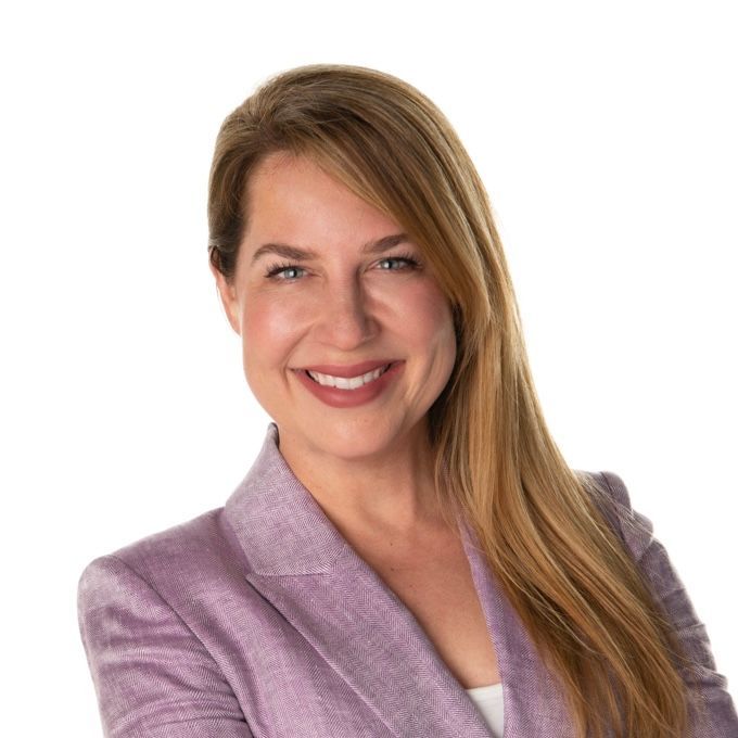 Headshot of Jenny Hamilton.