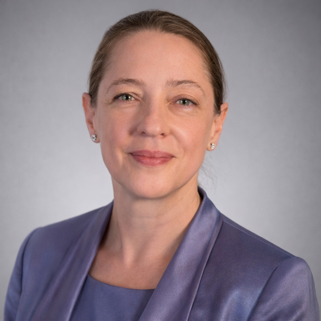 Headshot of Joanna Sztandur.