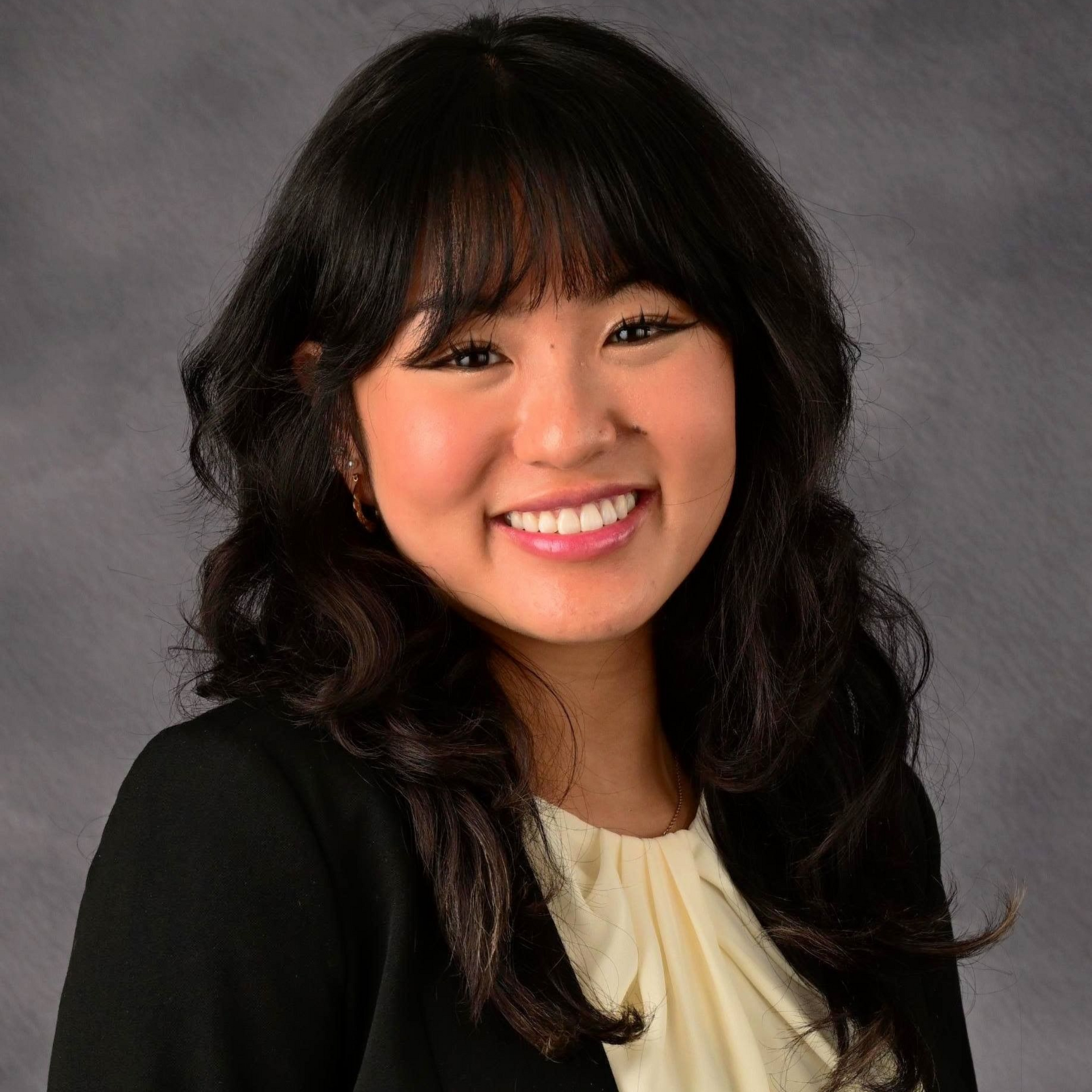 Headshot of Vivian Lee.