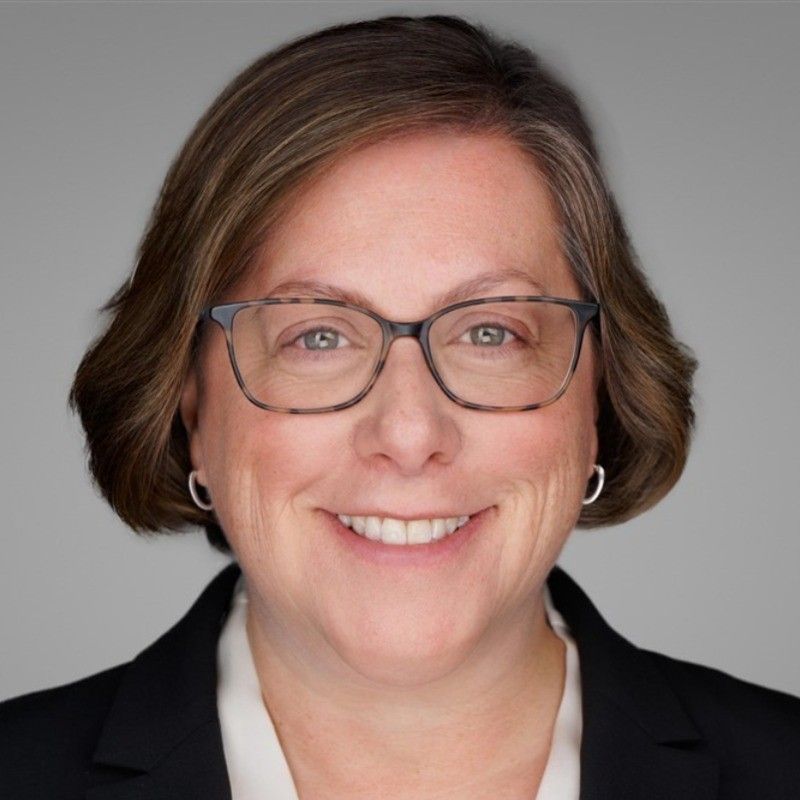 Headshot of Kari Sheinfeld. 