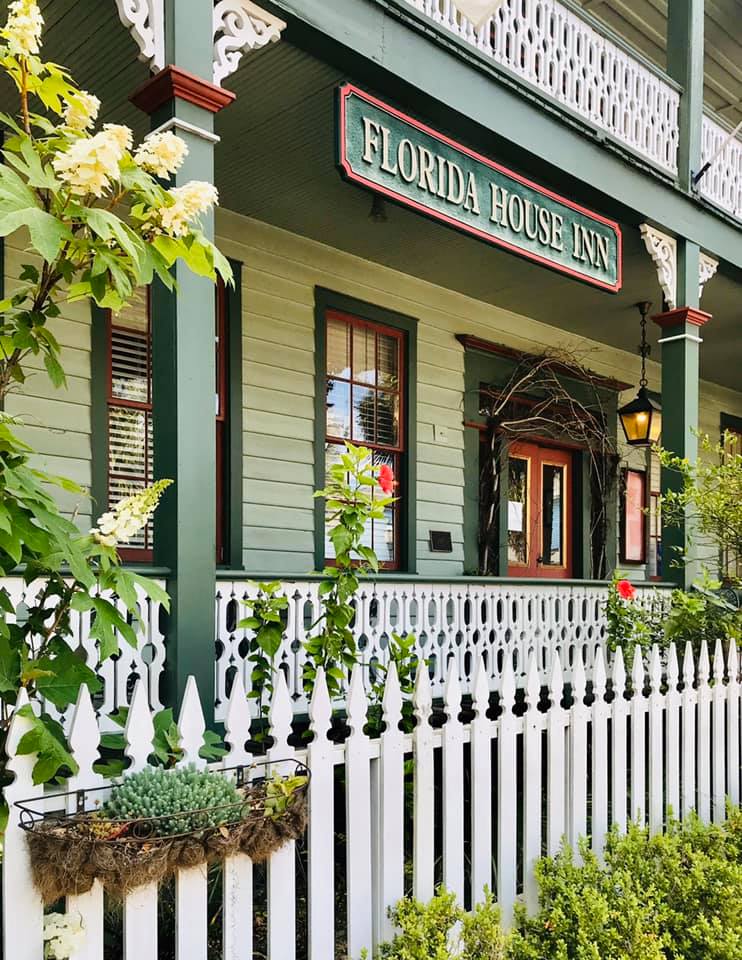 a white picket fence surrounds the florida house inn