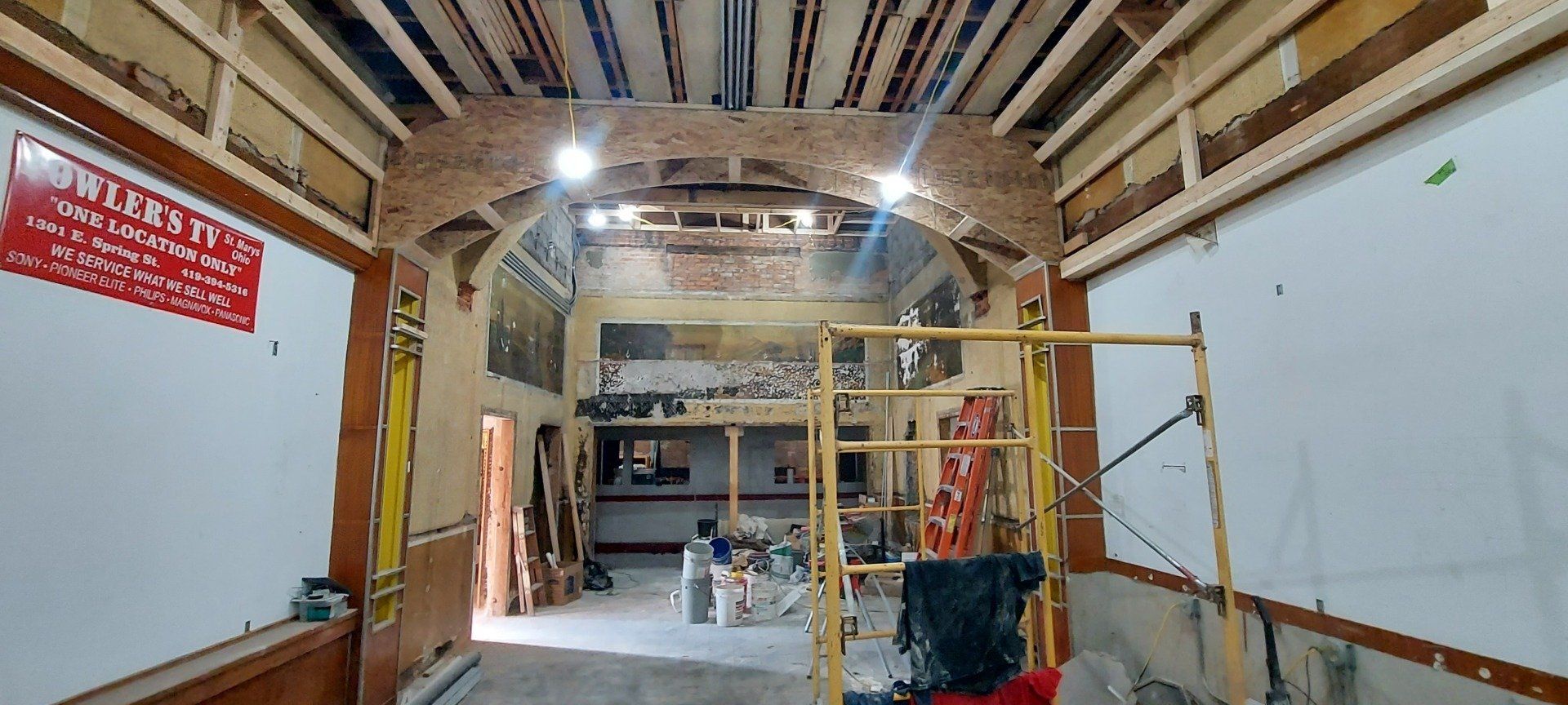 A large room with a scaffolding in the middle of it.