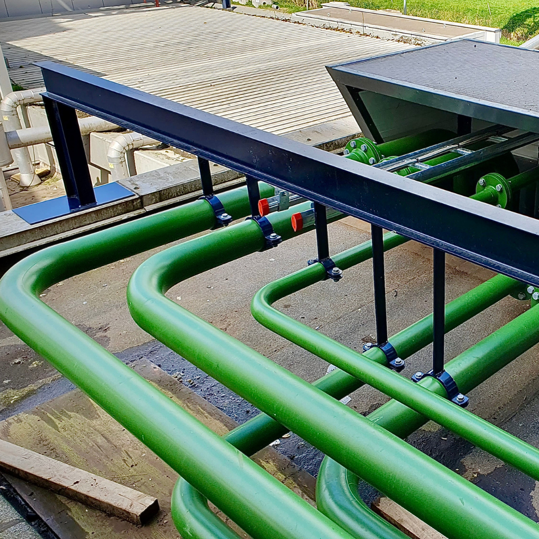 Een aantal groene buizen zijn met elkaar verbonden
