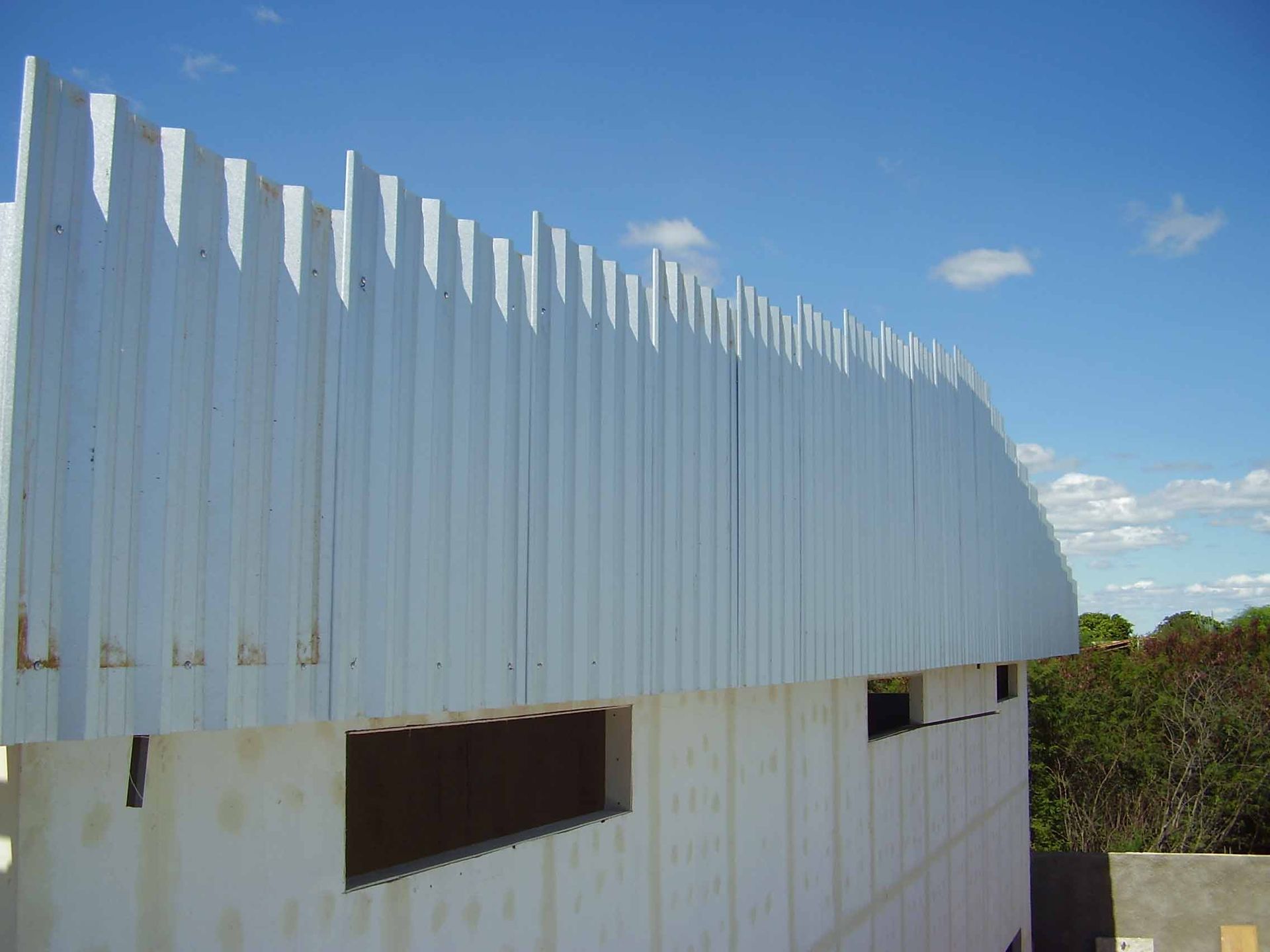 Fachada com solução construtiva da DOGSA