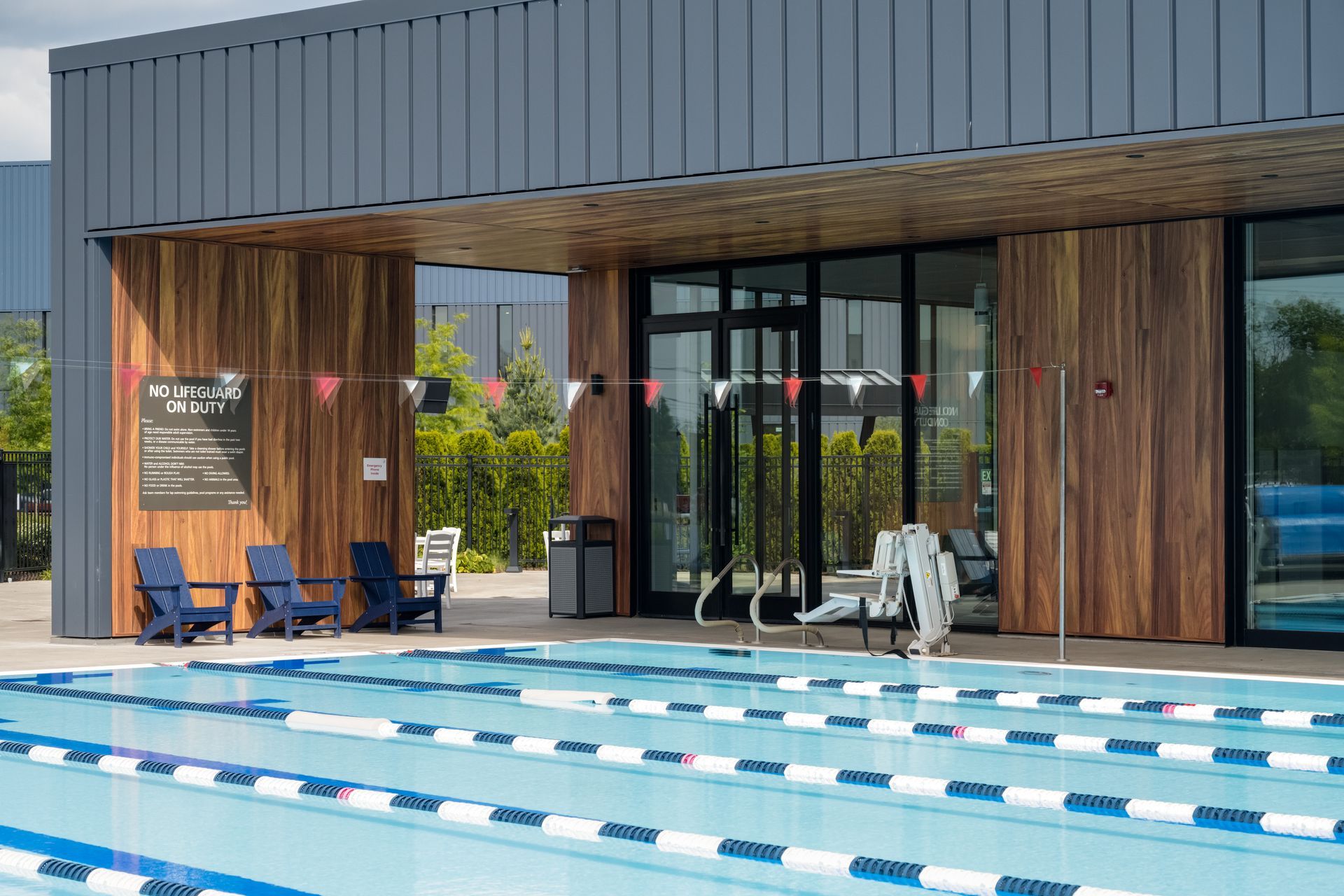 Safe swimming with friends using floating devices