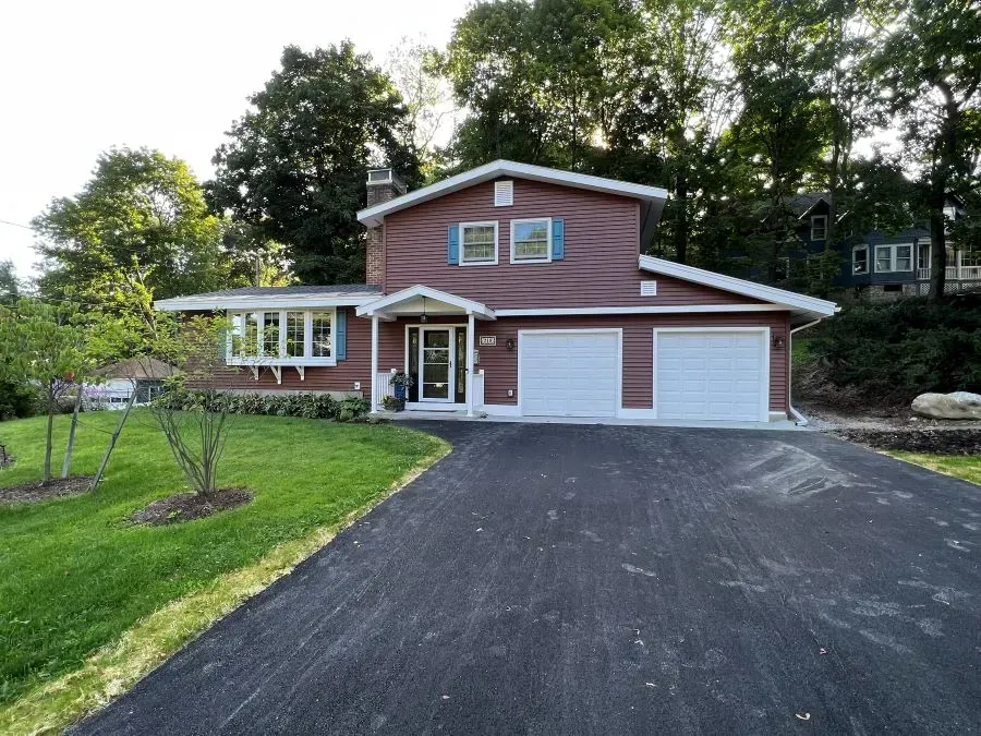 Vinyl Siding and Garage Bay Installation in Vermont