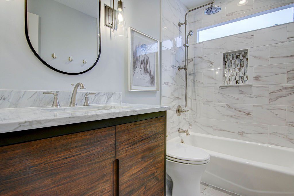 Guest bathroom remodeling project in Shawnee, Kansas
