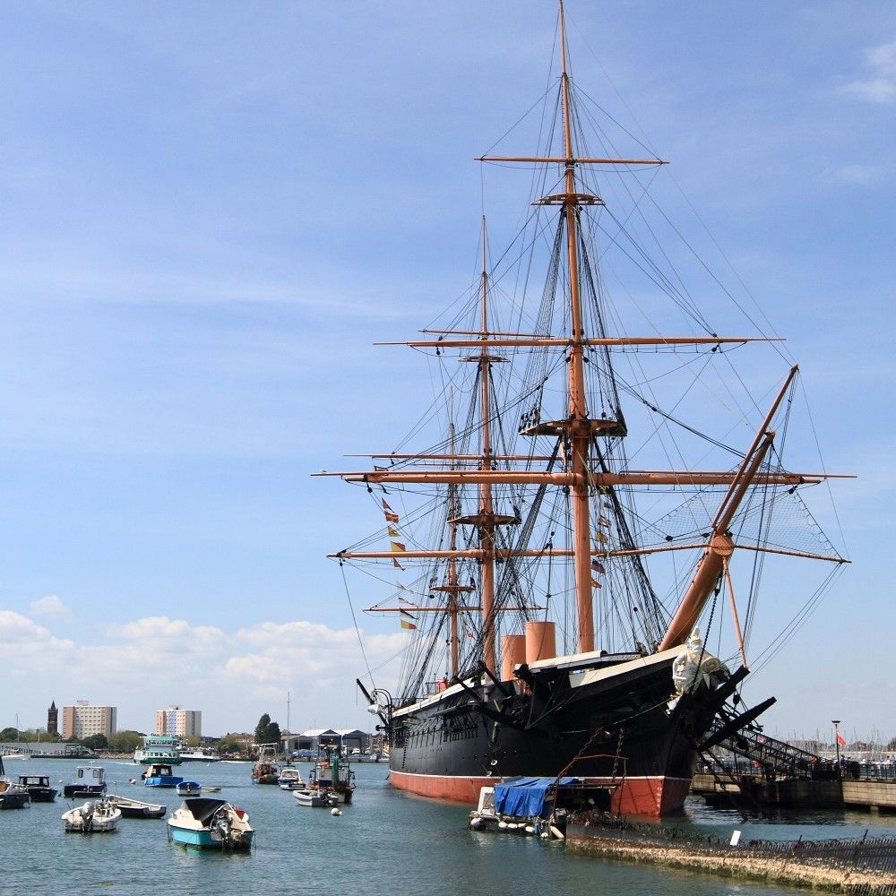 SOUTHERN ENGLAND EXPLORER: FROM THE NEW FOREST TO HISTORIC PORTSMOUTH 