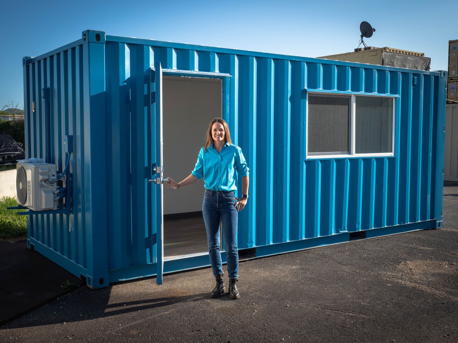 Mobile office being installed on site