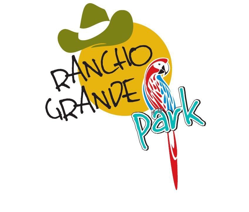 Un logotipo para el parque Rancho Grande con un loro y un sombrero de vaquero.