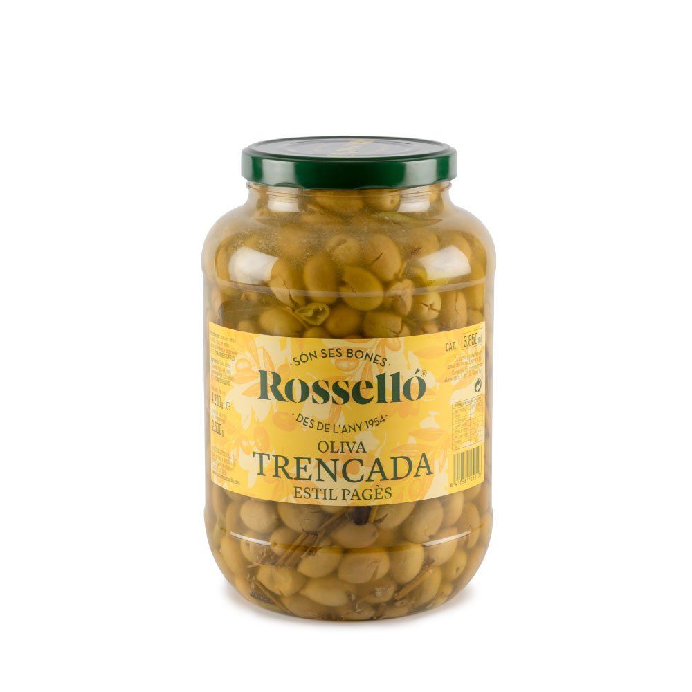 Un tarro de aceitunas verdes con una etiqueta amarilla sobre fondo blanco.