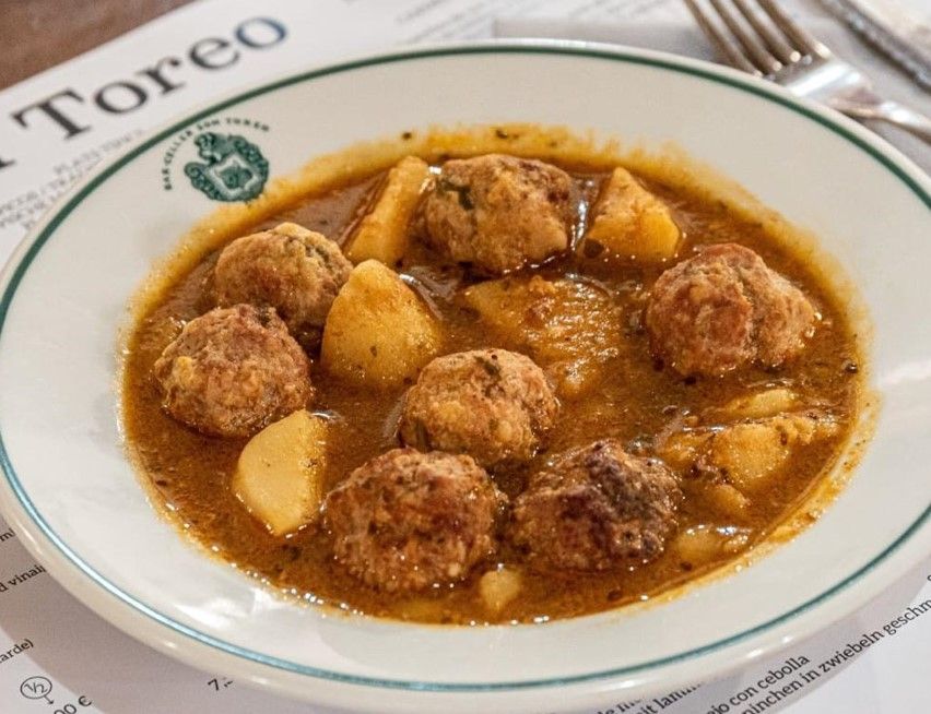 Un plato de comida con la palabra toreo en él.