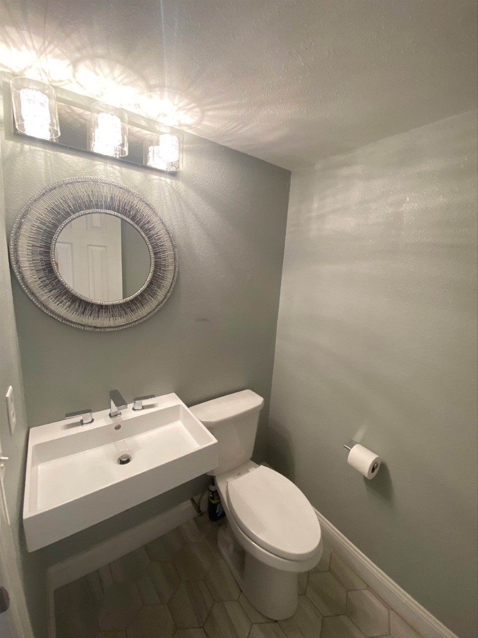 Clean bathroom | Cedar Rapids, IA | Johnson Plumbing Service