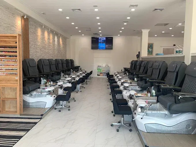 Royal Nails Salon