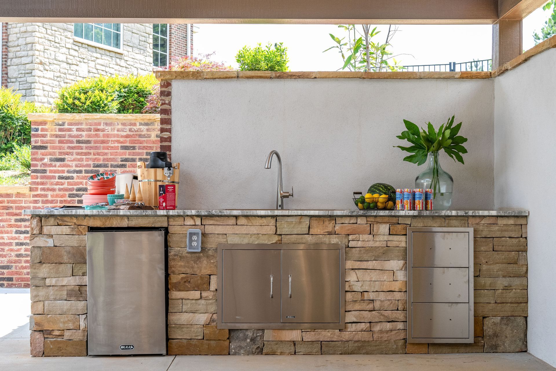 Outdoor kitchen