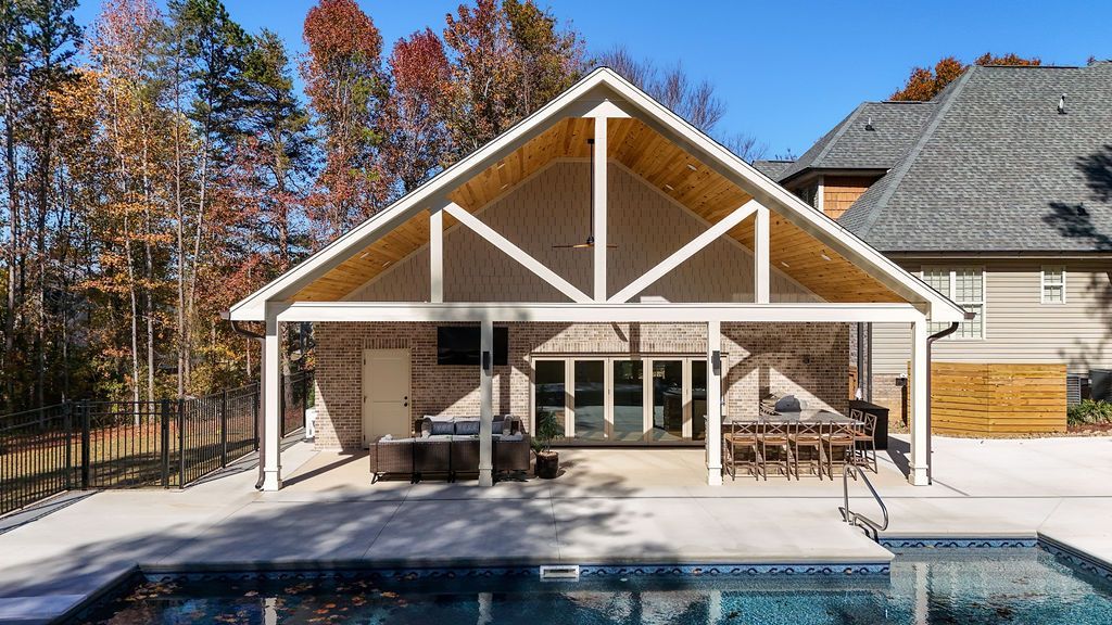 Poolhouse with large room, indoor and outdoor kitchen with covered patio. 
