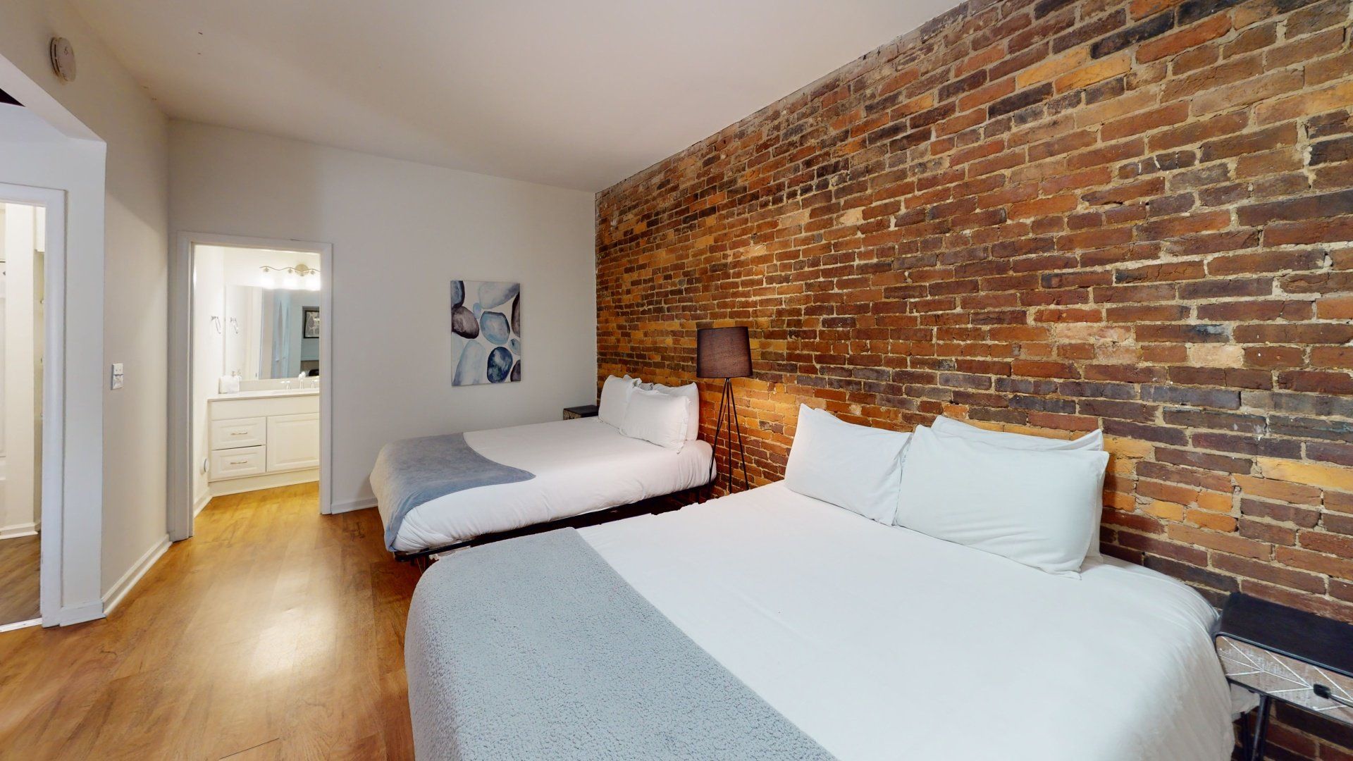 THE LORETTA SUITE