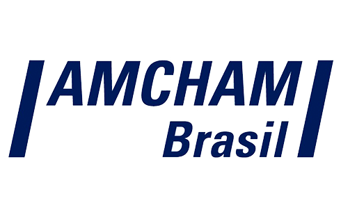 Logo azul escuro, composto pela palavra AMCHAM em maiúsculas, ladeada por duas linhas verticais e a palavra Brasil.