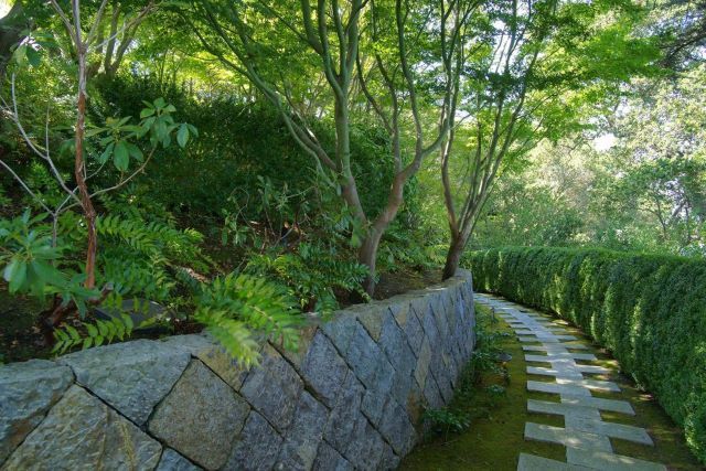congruent lines stone masonry wall