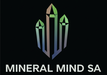 Logotipo de Mineral Mind SA: cristales estilizados en tonos verdes y grises sobre fondo negro. En la parte inferior figura la inscripción «MINERAL MIND SA».