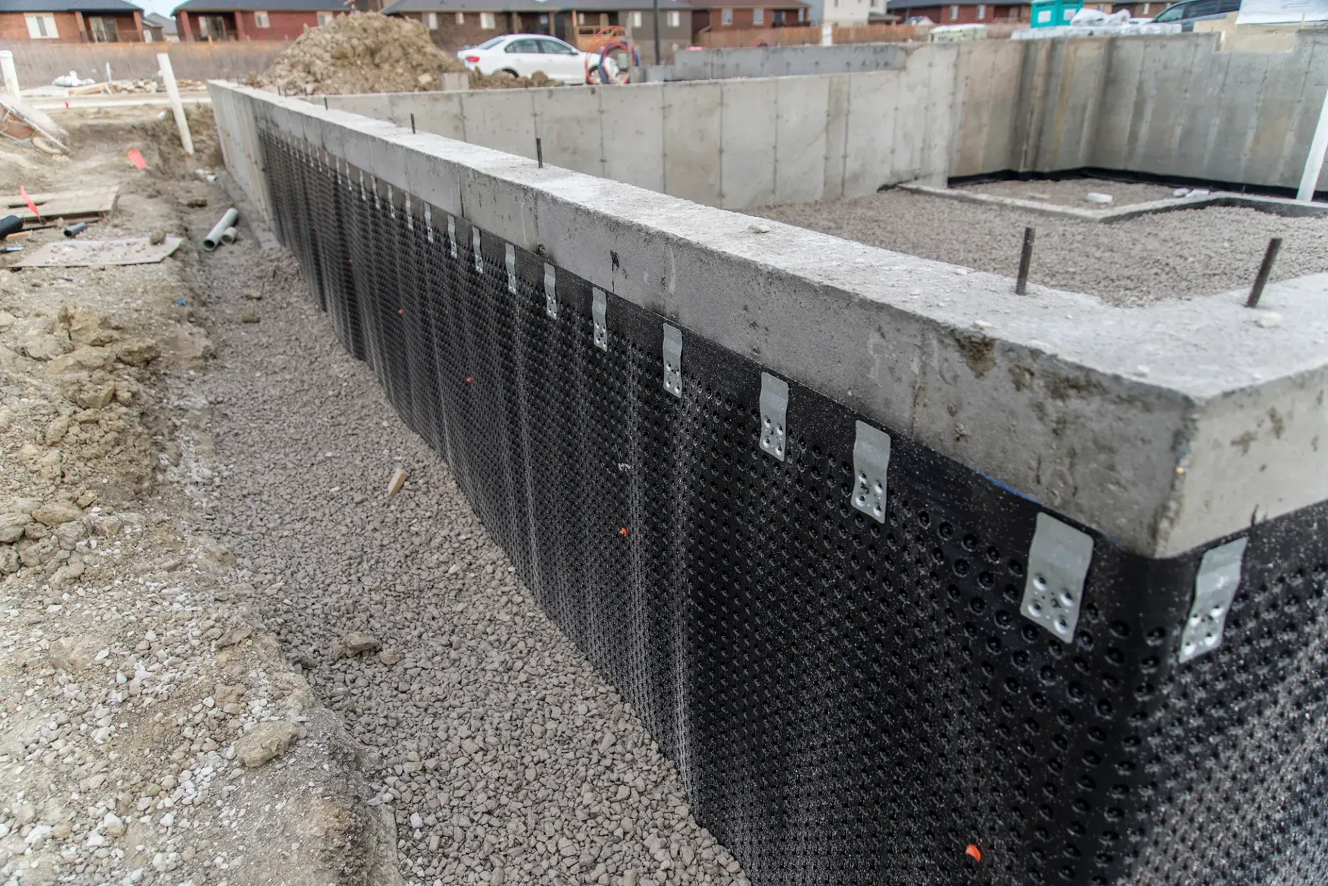 A concrete wall is being built on a construction site.