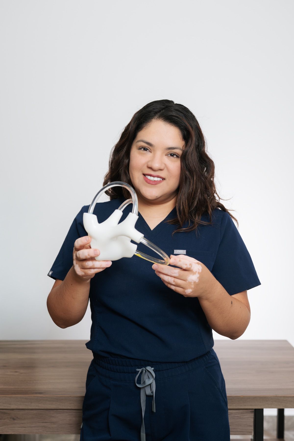 Dra. Gabriela Castillo en consulta audiológica