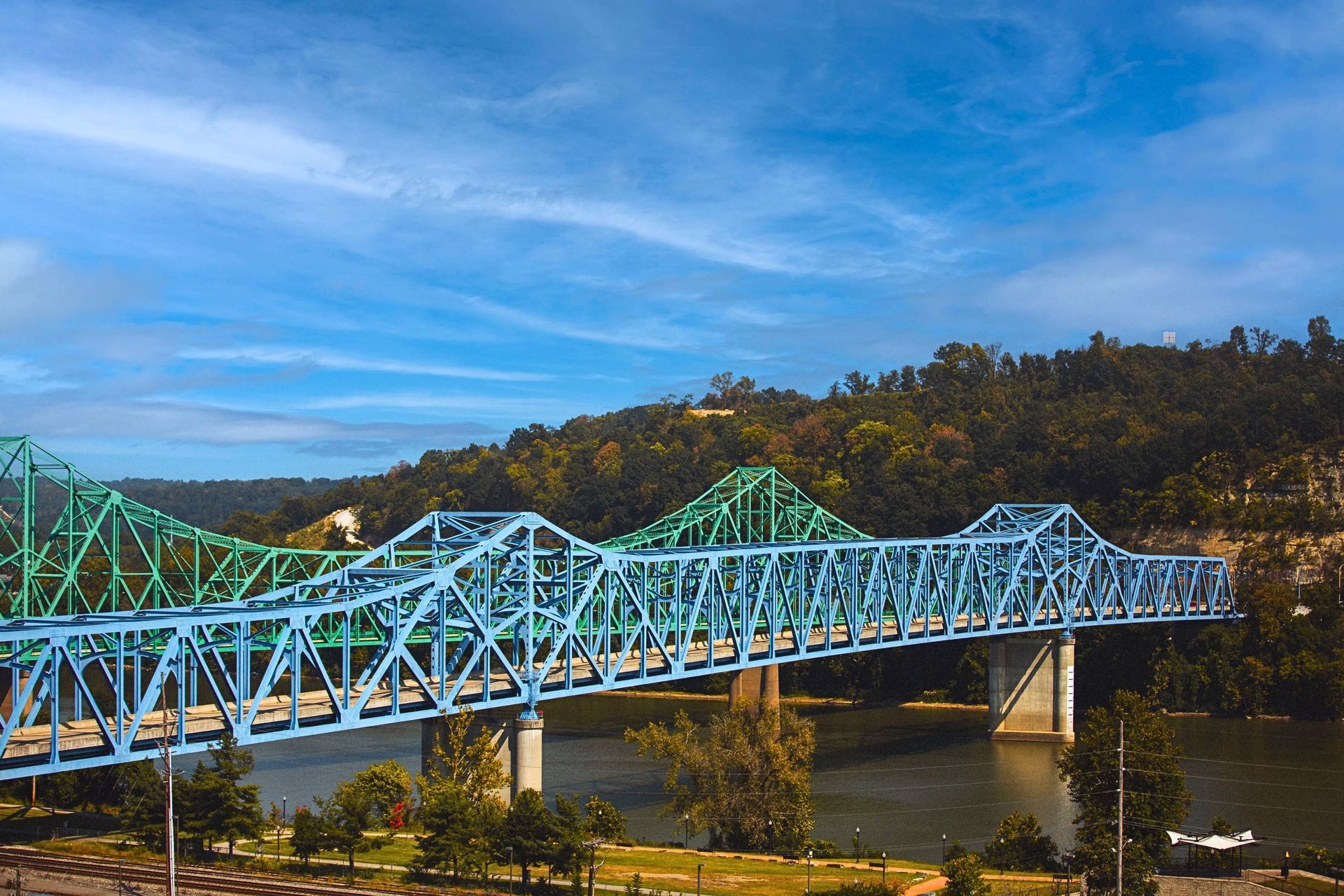 Scenic shot of the blue Owensboro Bridge