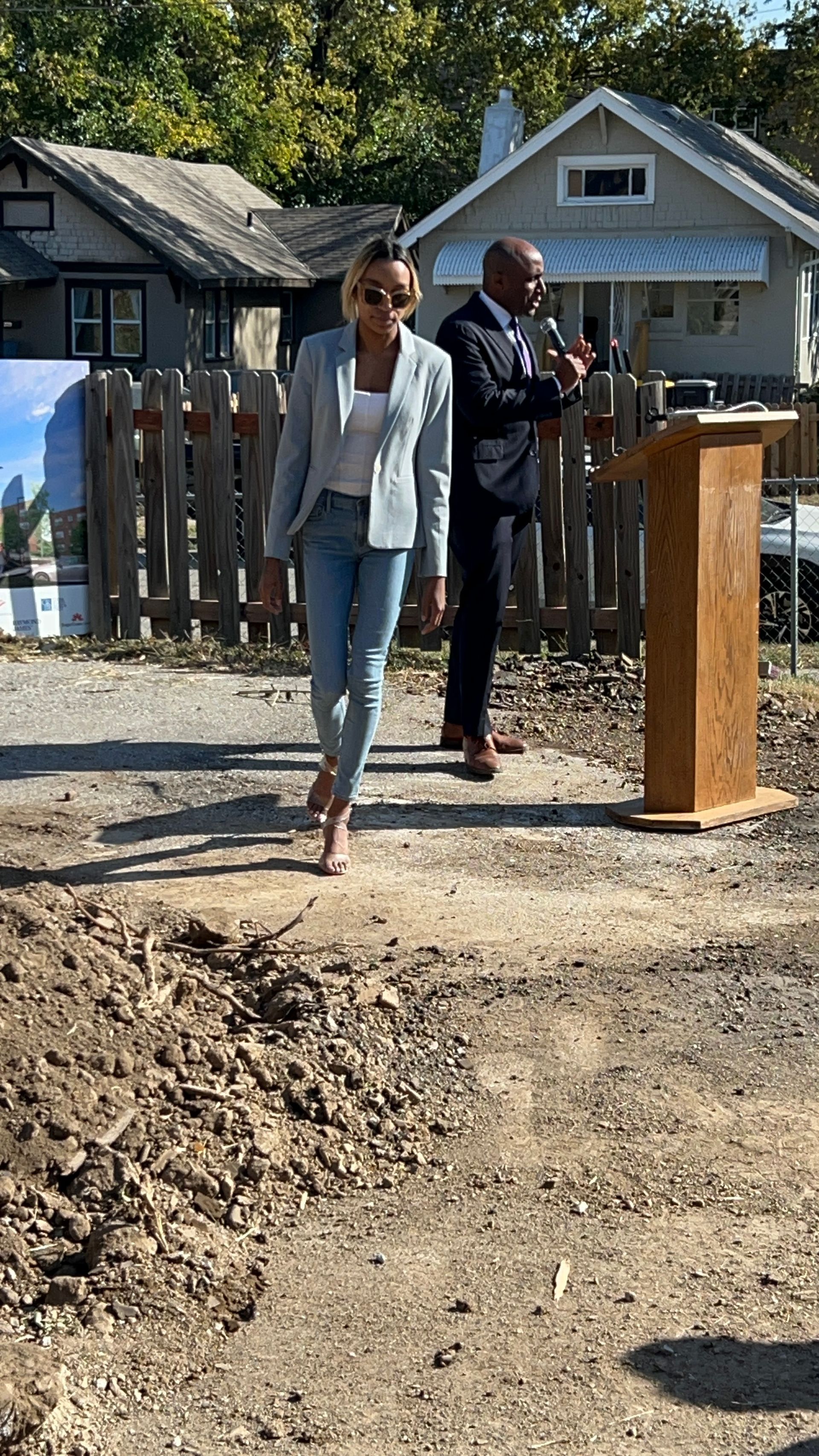 Arielle Nash introducing Mayor Quinton Lucas