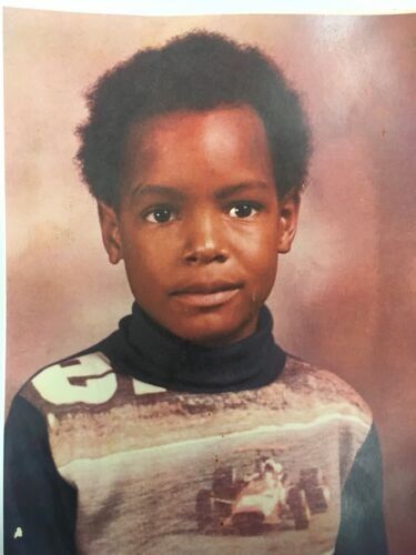 Troy Nash de niño. Nacido en Kansas City, Missouri, y criado por una madre soltera con seis hijos, en vivienda de la Sección 8.