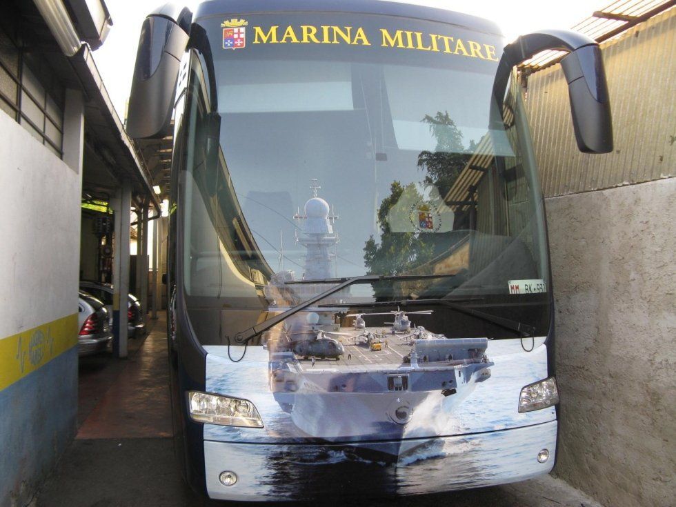 Autobus con la scritta 