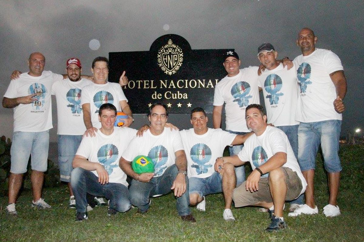 ABRAZO FUTBOLERO, Equipo de Futbol - 2016, Habana | Cuba 