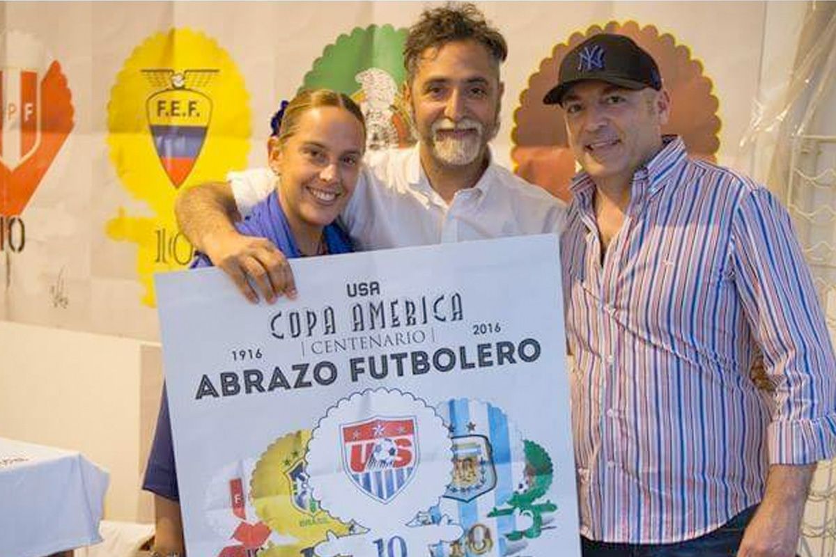 26 Luglio 2016. Al Milano Latin Festival
“ L’ABRAZO FUTBOLERO PER LA PACE ”, Performance art con gli artisti ENRICO ALVAREZ e VITO ARENA