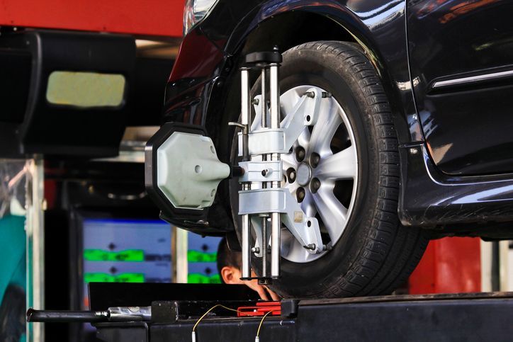 Computerized wheel alignment machine clamp